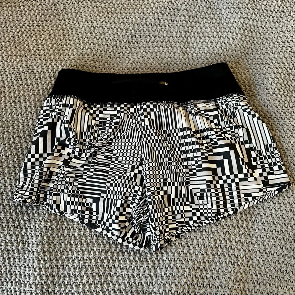 Nike Dri-FIT Running Shorts Black White Print Lined Athletic Gym Women’s Small